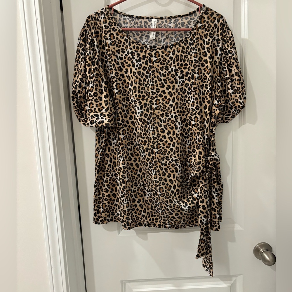 *** Make an Offer!! 
Size XXL Leopard short sleeve shirt with side tie